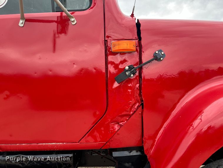 image for item LR9385 1993 International  2554 dump truck