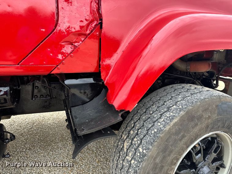 image for item LR9385 1993 International  2554 dump truck