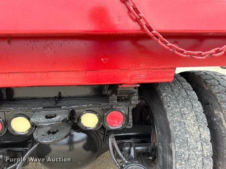 image for item LR9385 1993 International  2554 dump truck