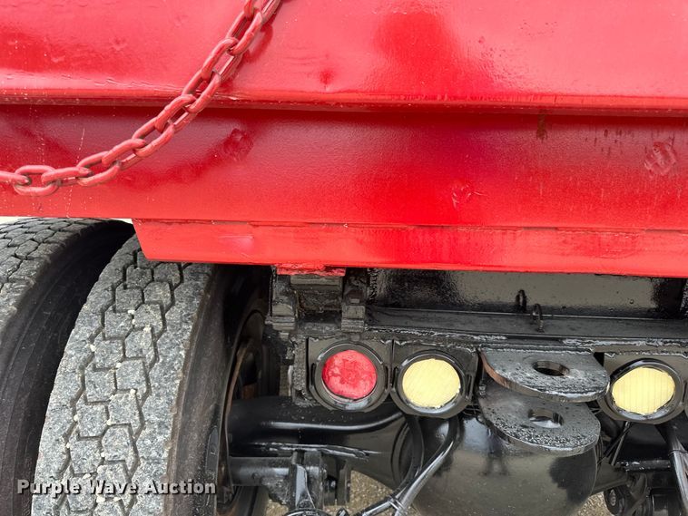 image for item LR9385 1993 International  2554 dump truck