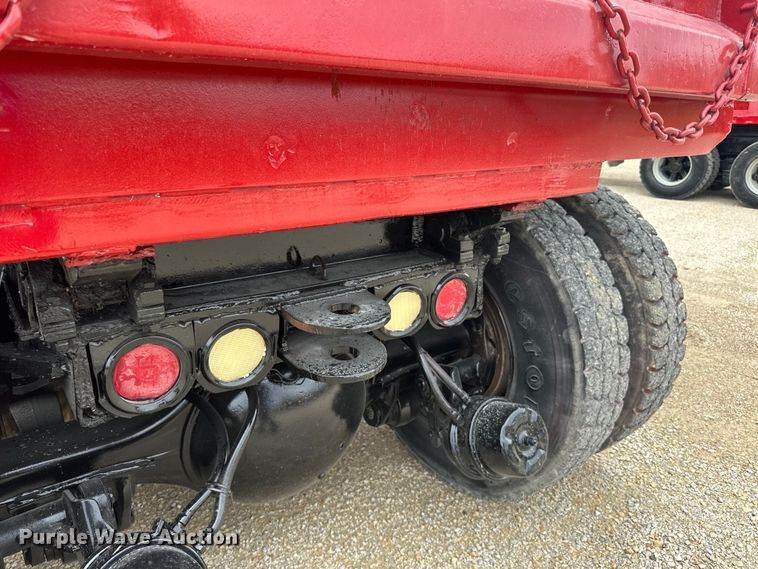 image for item LR9385 1993 International  2554 dump truck