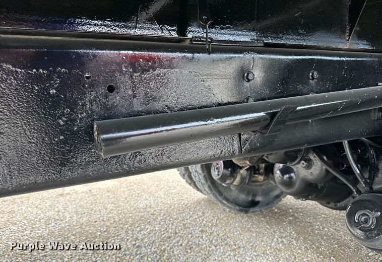 image for item LR9385 1993 International  2554 dump truck