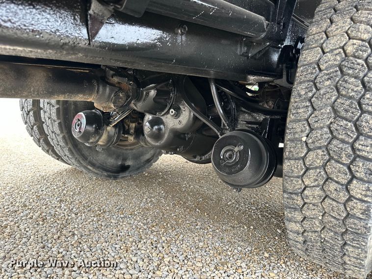 image for item LR9385 1993 International  2554 dump truck