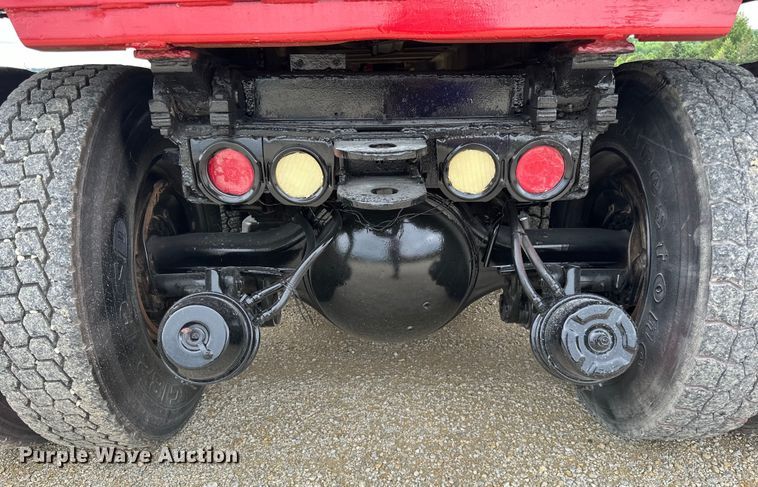 image for item LR9385 1993 International  2554 dump truck