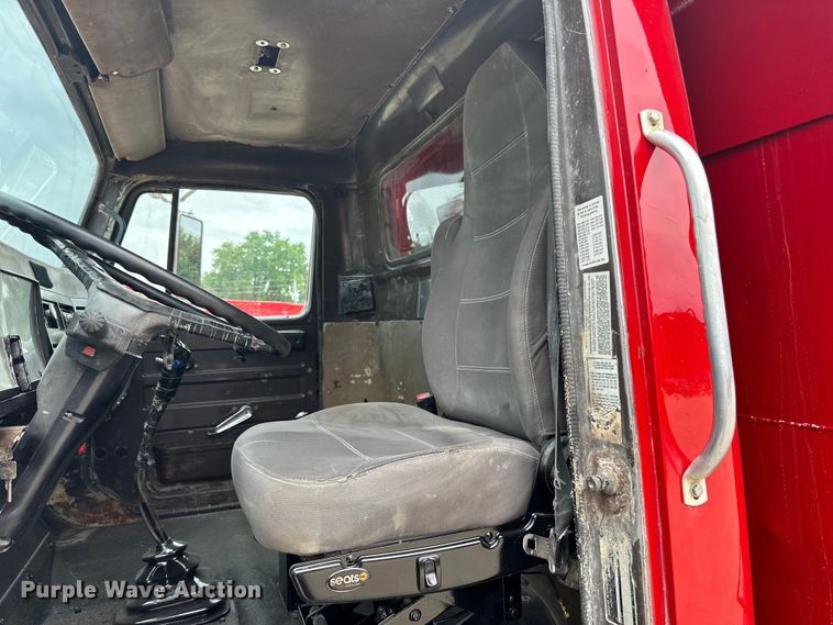 image for item LR9385 1993 International  2554 dump truck