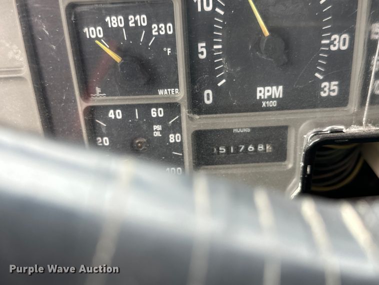 image for item LR9385 1993 International  2554 dump truck