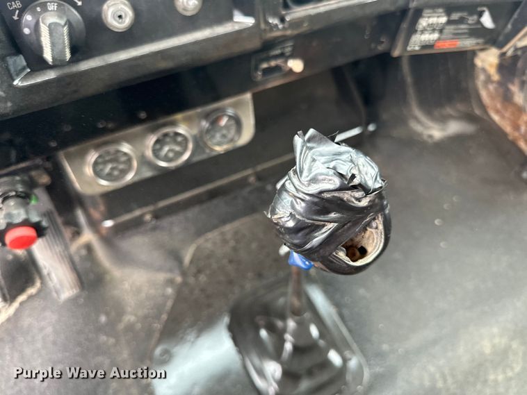 image for item LR9385 1993 International  2554 dump truck