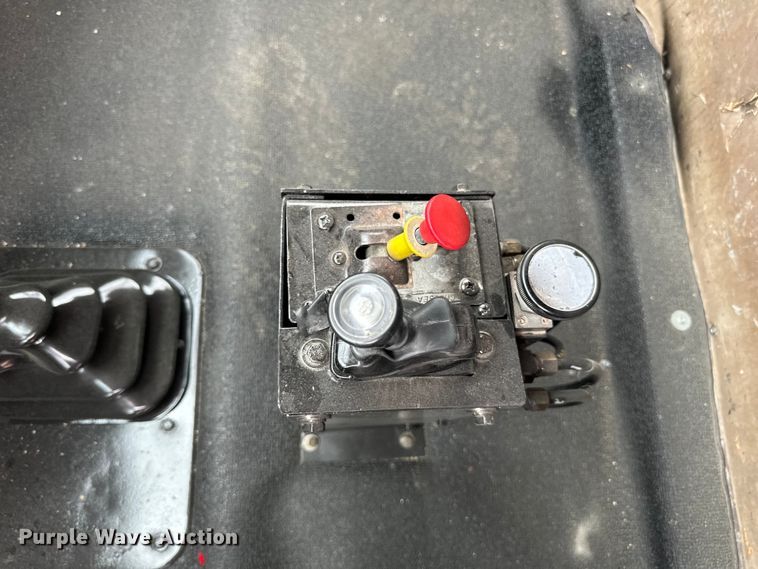 image for item LR9385 1993 International  2554 dump truck