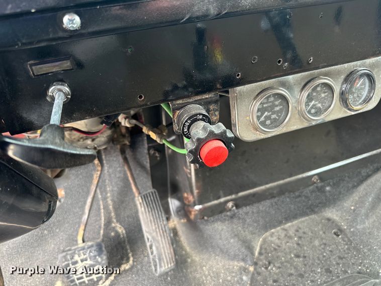 image for item LR9385 1993 International  2554 dump truck