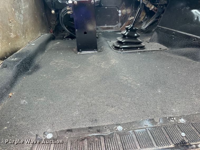 image for item LR9385 1993 International  2554 dump truck