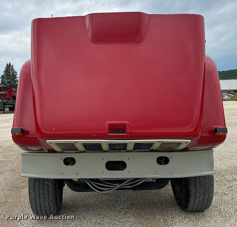 image for item LR9385 1993 International  2554 dump truck