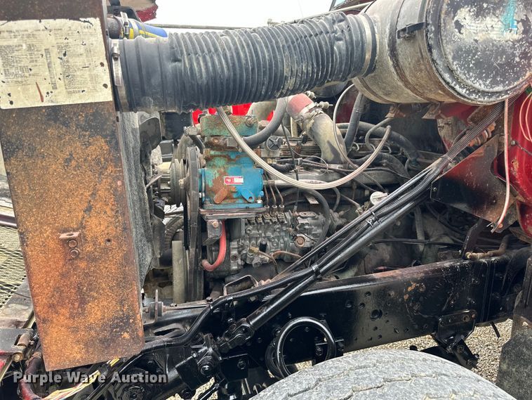 image for item LR9385 1993 International  2554 dump truck