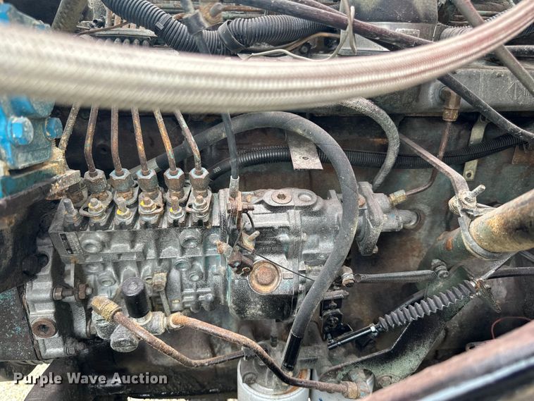 image for item LR9385 1993 International  2554 dump truck