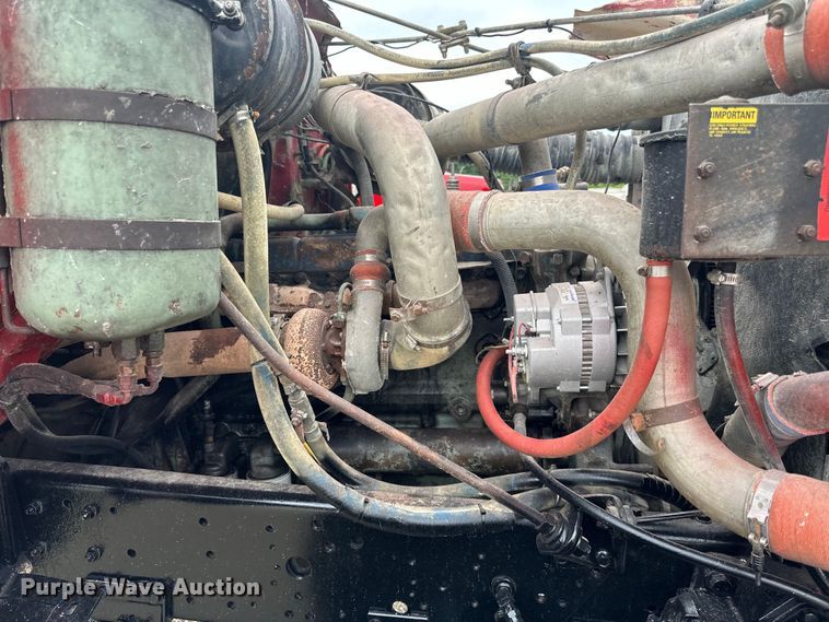 image for item LR9385 1993 International  2554 dump truck