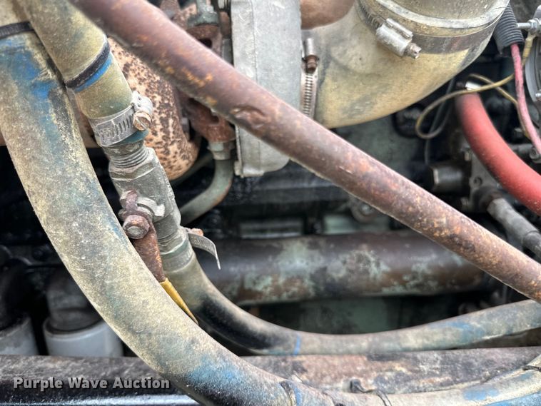 image for item LR9385 1993 International  2554 dump truck