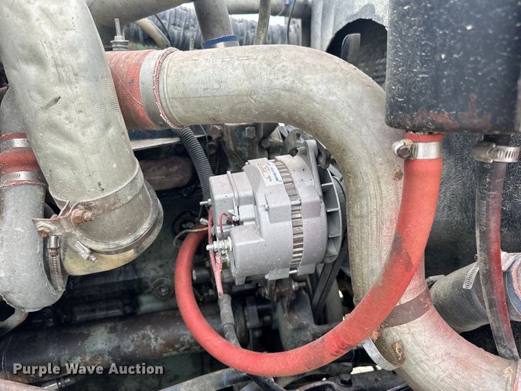 image for item LR9385 1993 International  2554 dump truck