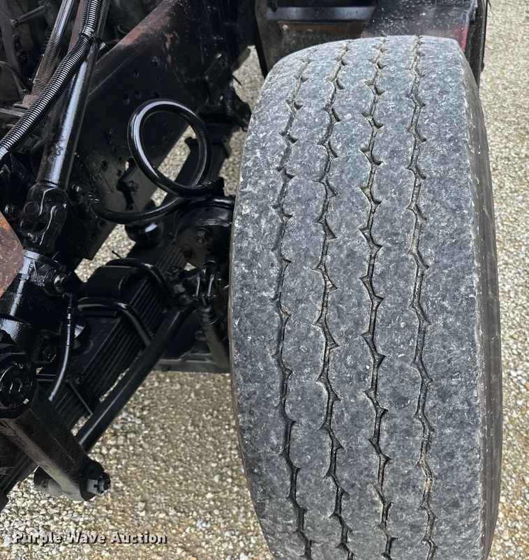 image for item LR9385 1993 International  2554 dump truck