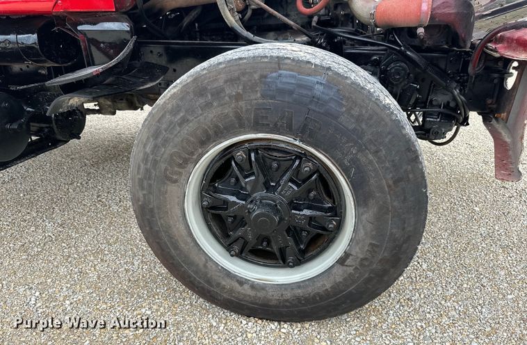 image for item LR9385 1993 International  2554 dump truck