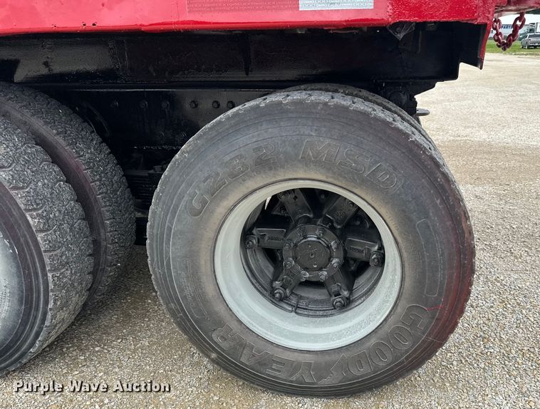 image for item LR9385 1993 International  2554 dump truck