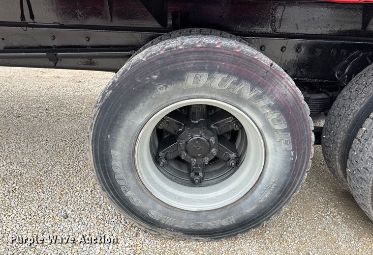 image for item LR9385 1993 International  2554 dump truck