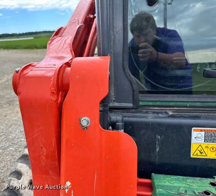 image for item LR9387 Kubota SVL97-2 tracked skid steer loader