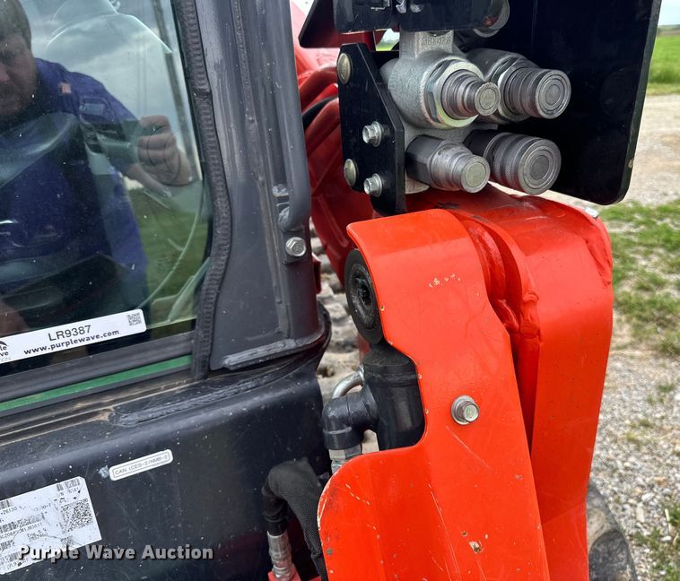 image for item LR9387 Kubota SVL97-2 tracked skid steer loader