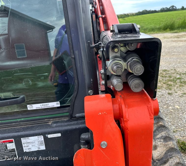 image for item LR9387 Kubota SVL97-2 tracked skid steer loader