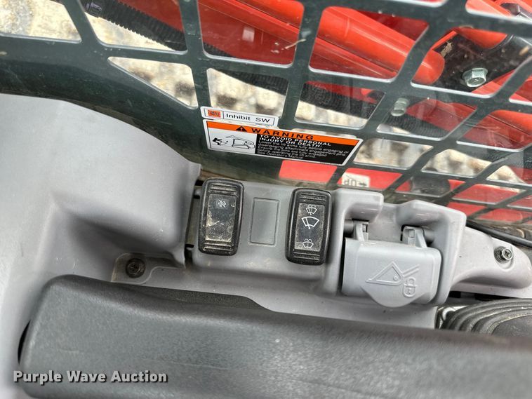 image for item LR9387 Kubota SVL97-2 tracked skid steer loader