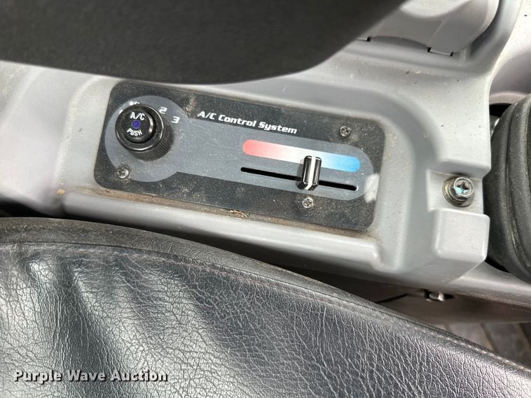 image for item LR9387 Kubota SVL97-2 tracked skid steer loader