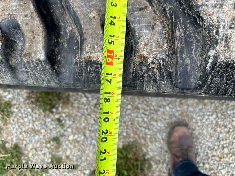 image for item LR9387 Kubota SVL97-2 tracked skid steer loader