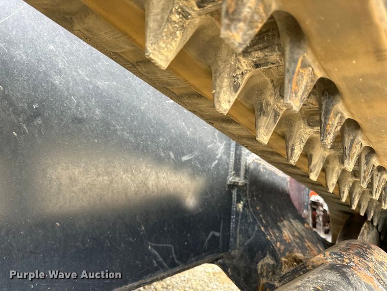 image for item LR9387 Kubota SVL97-2 tracked skid steer loader