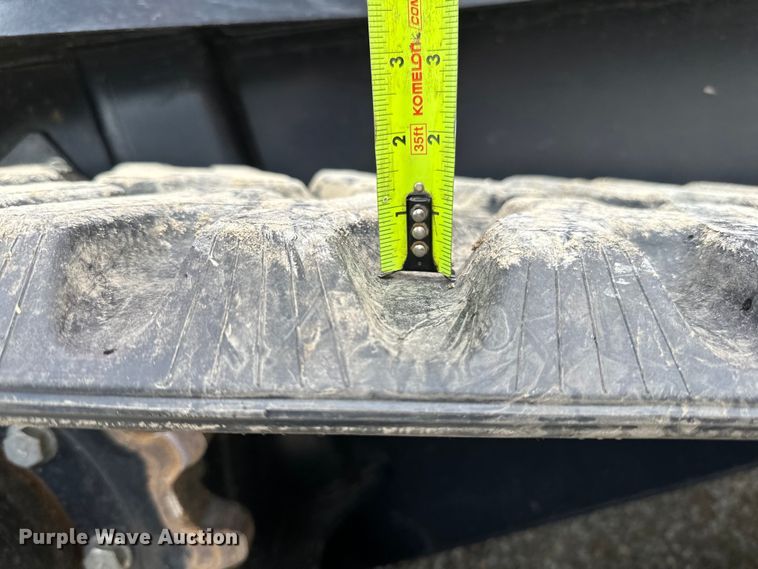 image for item LR9387 Kubota SVL97-2 tracked skid steer loader