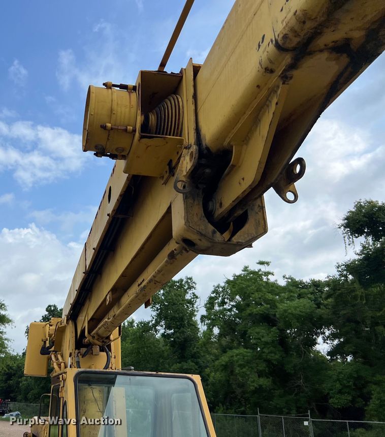 image for item LU9883 Galion crane