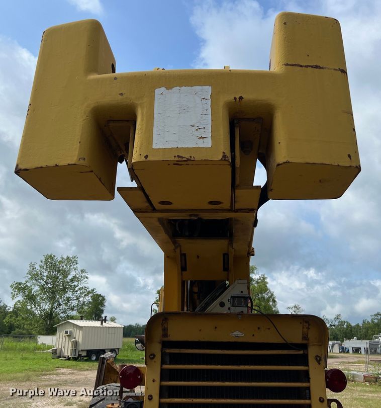 image for item LU9883 Galion crane