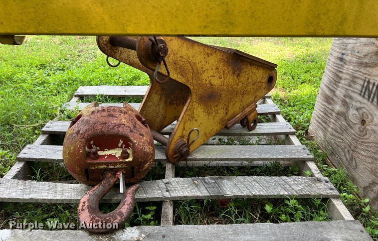 image for item LU9883 Galion crane