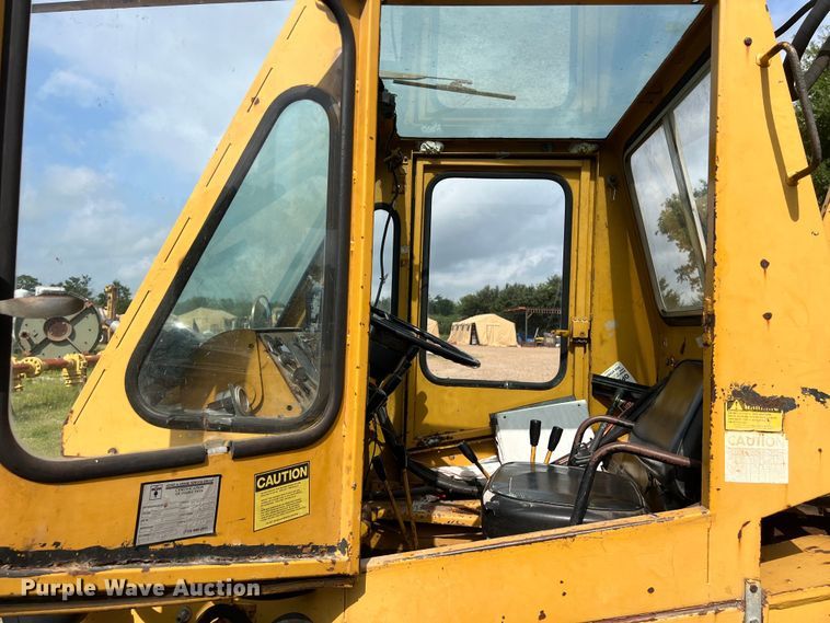 image for item LU9883 Galion crane