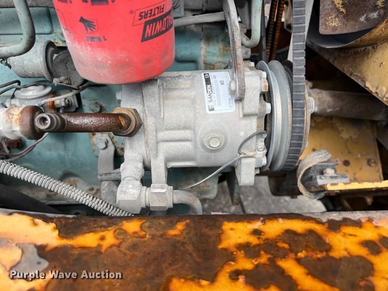 image for item LU9883 Galion crane