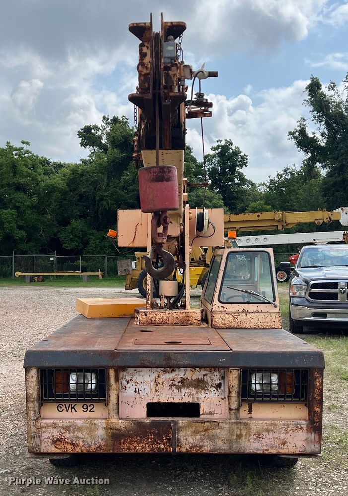image for item LU9884 1992 Broderson IC-80-2D crane