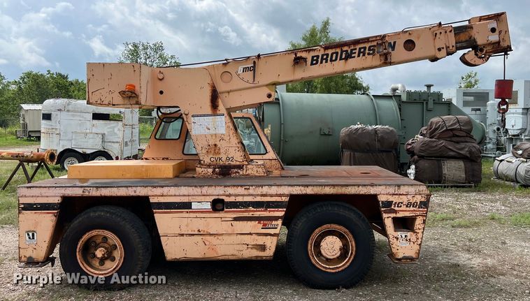 image for item LU9884 1992 Broderson IC-80-2D crane