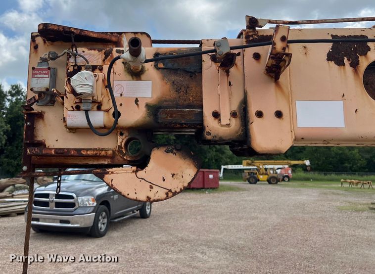 image for item LU9884 1992 Broderson IC-80-2D crane