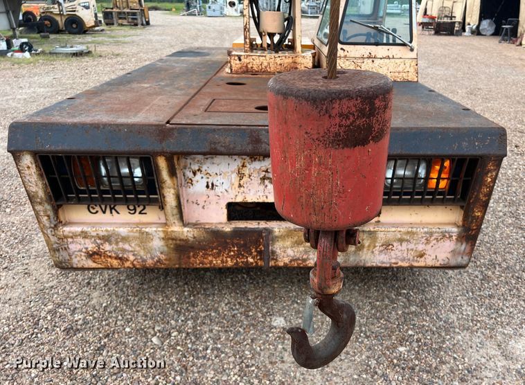 image for item LU9884 1992 Broderson IC-80-2D crane