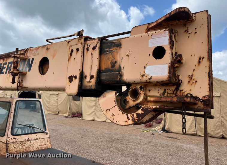 image for item LU9884 1992 Broderson IC-80-2D crane