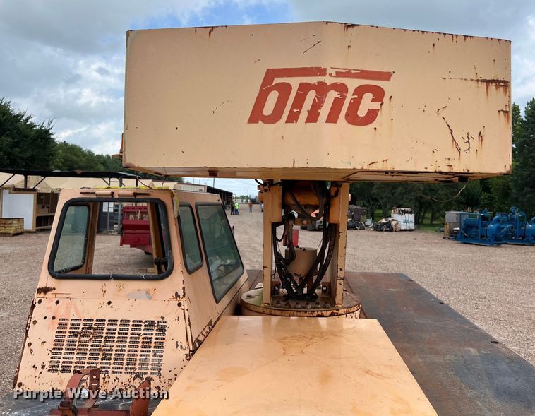 image for item LU9884 1992 Broderson IC-80-2D crane