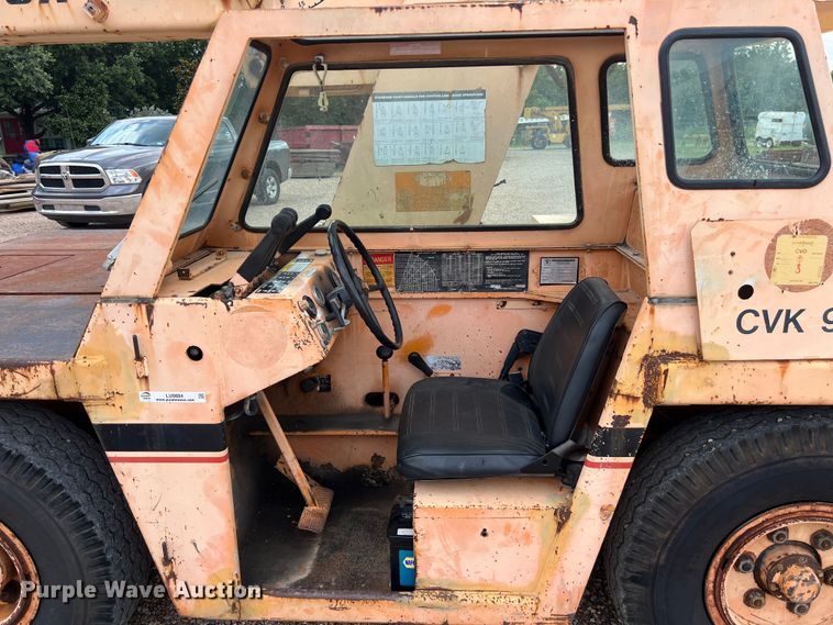 image for item LU9884 1992 Broderson IC-80-2D crane