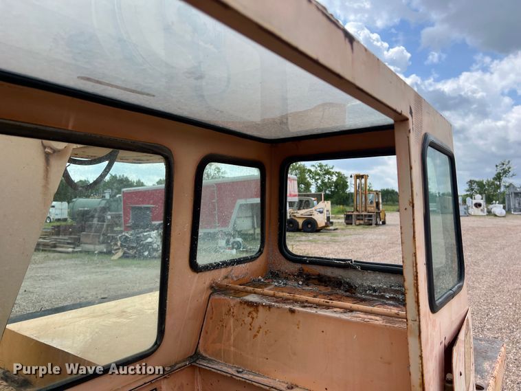 image for item LU9884 1992 Broderson IC-80-2D crane