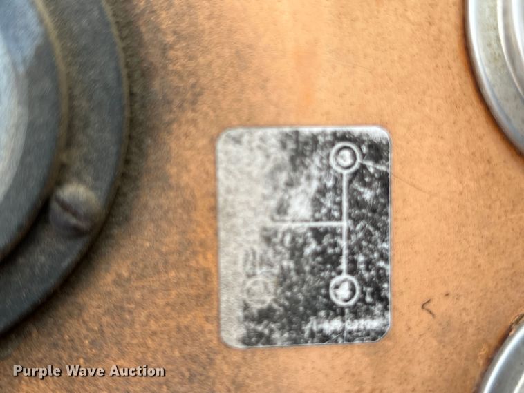 image for item LU9884 1992 Broderson IC-80-2D crane