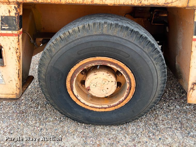 image for item LU9884 1992 Broderson IC-80-2D crane