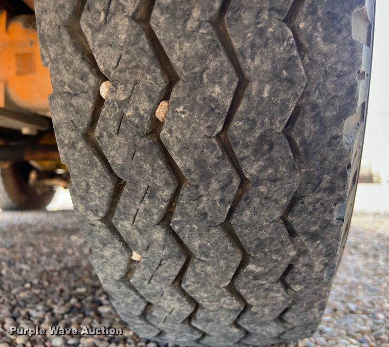 image for item LU9884 1992 Broderson IC-80-2D crane