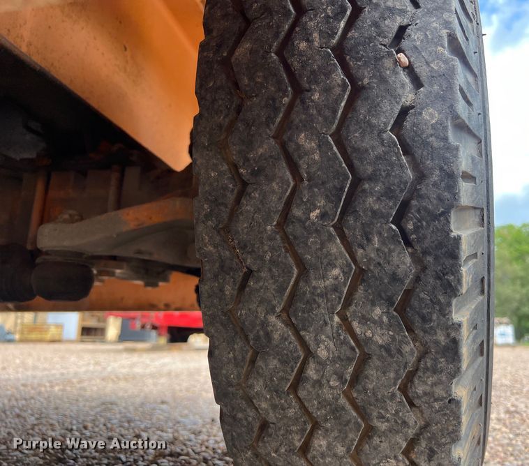 image for item LU9884 1992 Broderson IC-80-2D crane