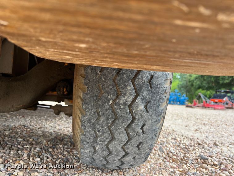 image for item LU9884 1992 Broderson IC-80-2D crane